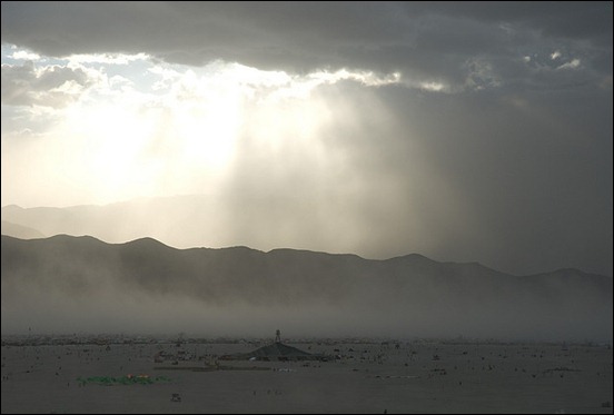 dust-storm-approaches-