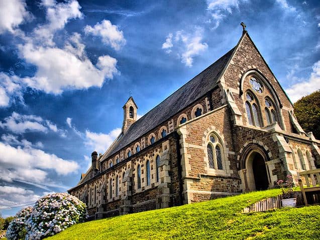 30+ Breathtaking Pictures of Churches Around the World That You Must See